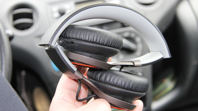 Słuchawki w samochodzie: wersja składana