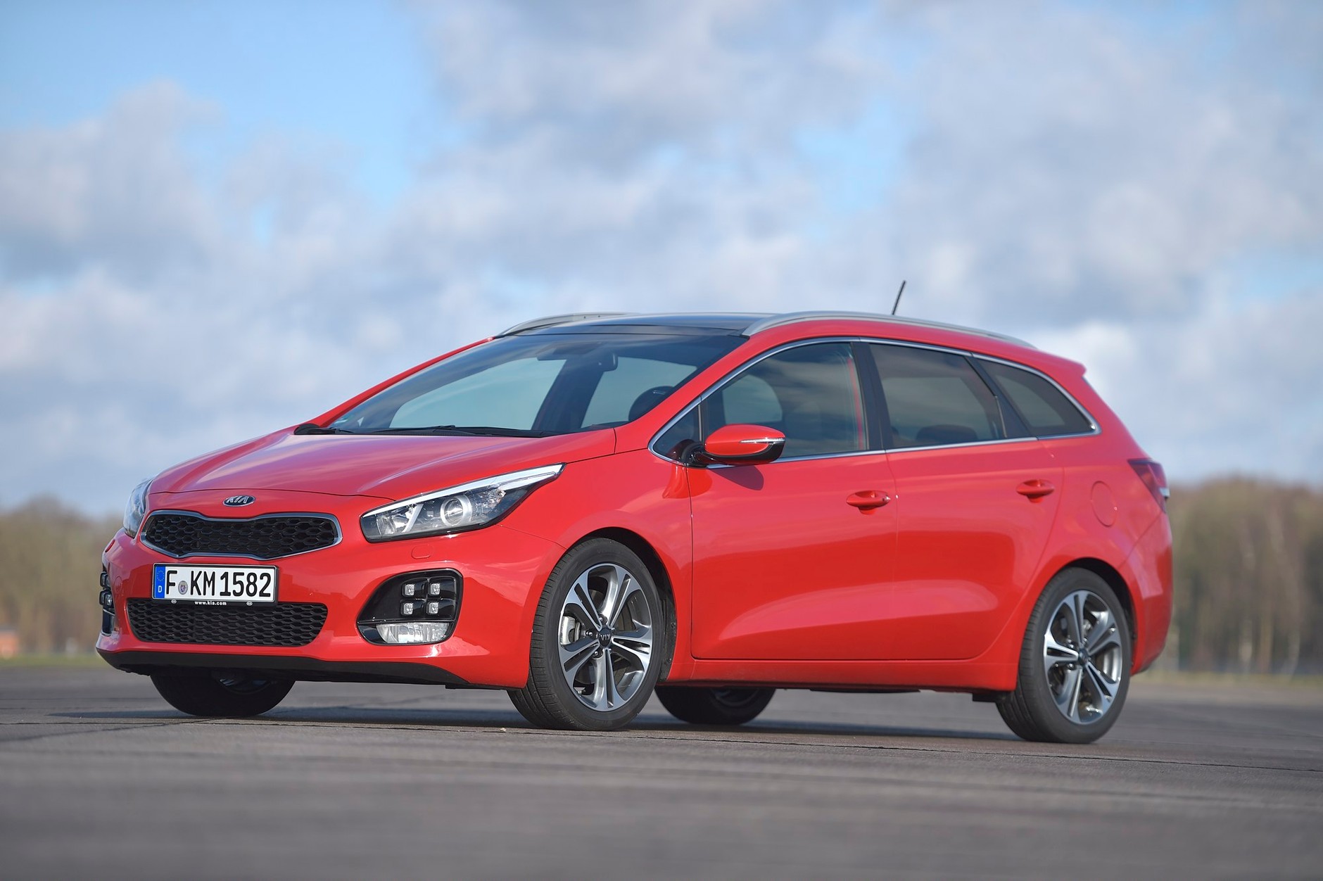 Uwodziciele rodzin - Kia cee'd SW, Opel Astra Sports Tourer, Peugeot 308 SW i Seat Leon ST