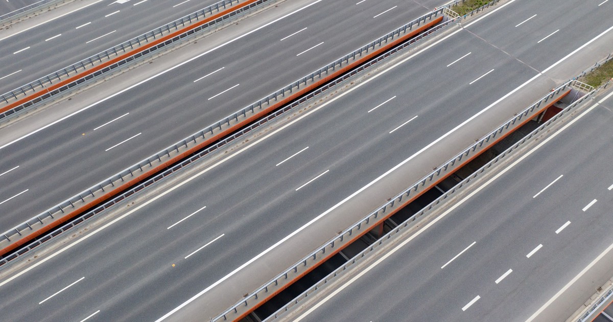 Co oznaczają poszczególne pasy na drodze? Kierowcy muszą znać te znaki