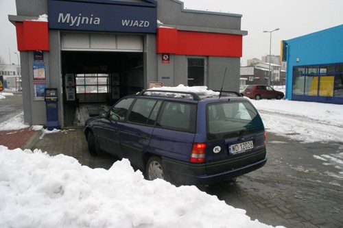 Jak zimą myć auto? Dzięki nam twój samochód będzie czusty również zimą