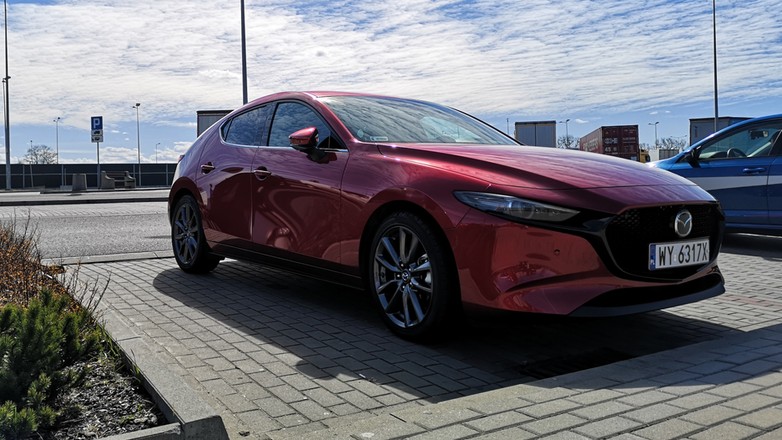 Mazda 3 z systemem MZD Connect i nagłośnieniem Bose