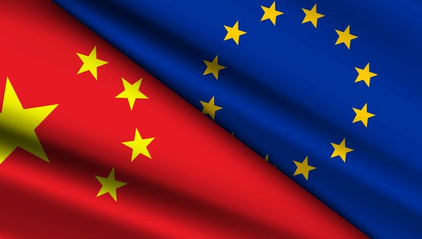 Flagi Unii Europejskiej i Chin