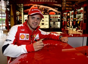 Felipe Massa i Ferrari w Warszawie podczas Shell V-Power Nitro+