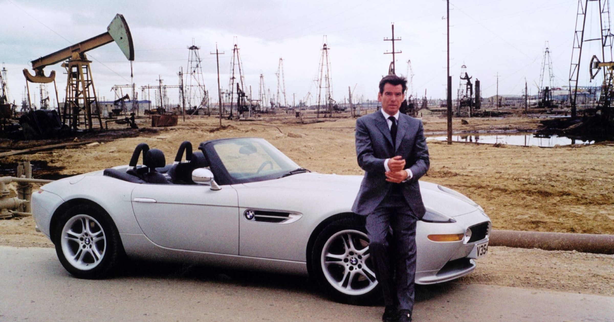 BMW Z8 na planie filmu "The World Is Not Enough". W roli Jamesa Bonda - Pierce Brosnan