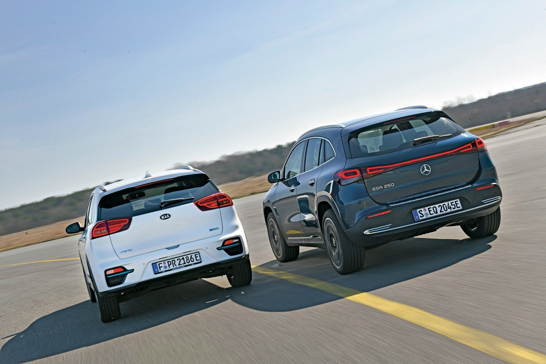 Czy ten duet zelektryfikuje motoryzację? Mercedes EQA kontra Kia e-Niro