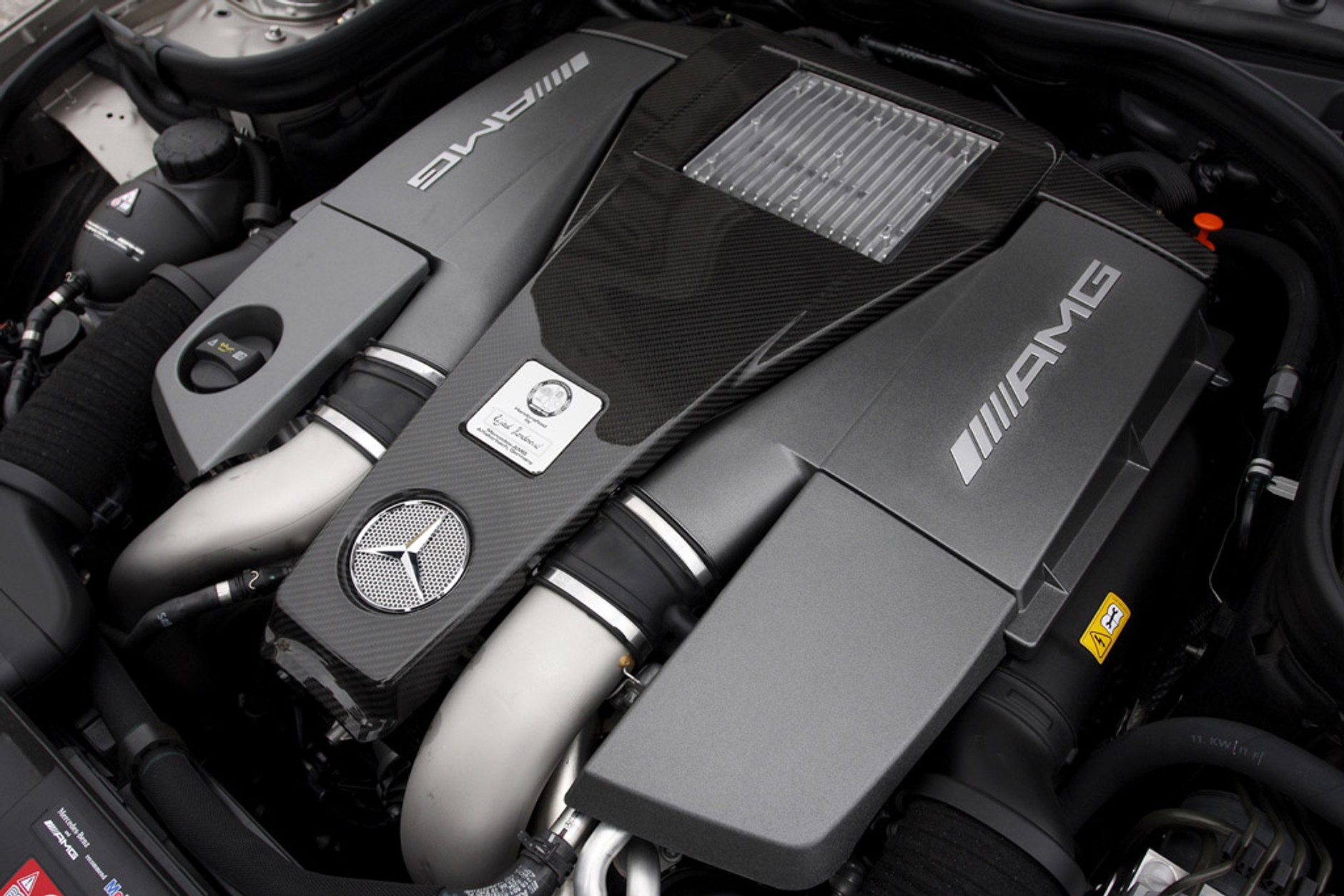 Ducati kontra Mercedes AMG: oto owoc fascynującej współpracy