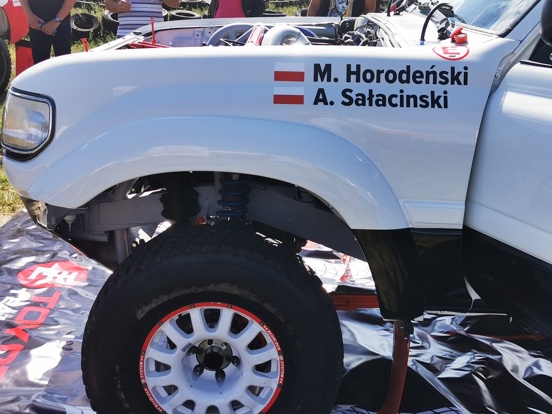 Toyota Land Cruiser HDJ80 w wersji przystosowanej do rajdów ekstremalnych