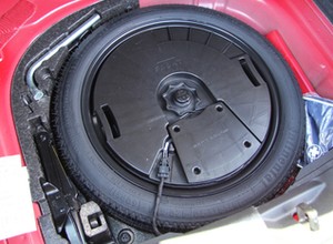 Subwoofer w kole zapasowym. Czy to ma sens?