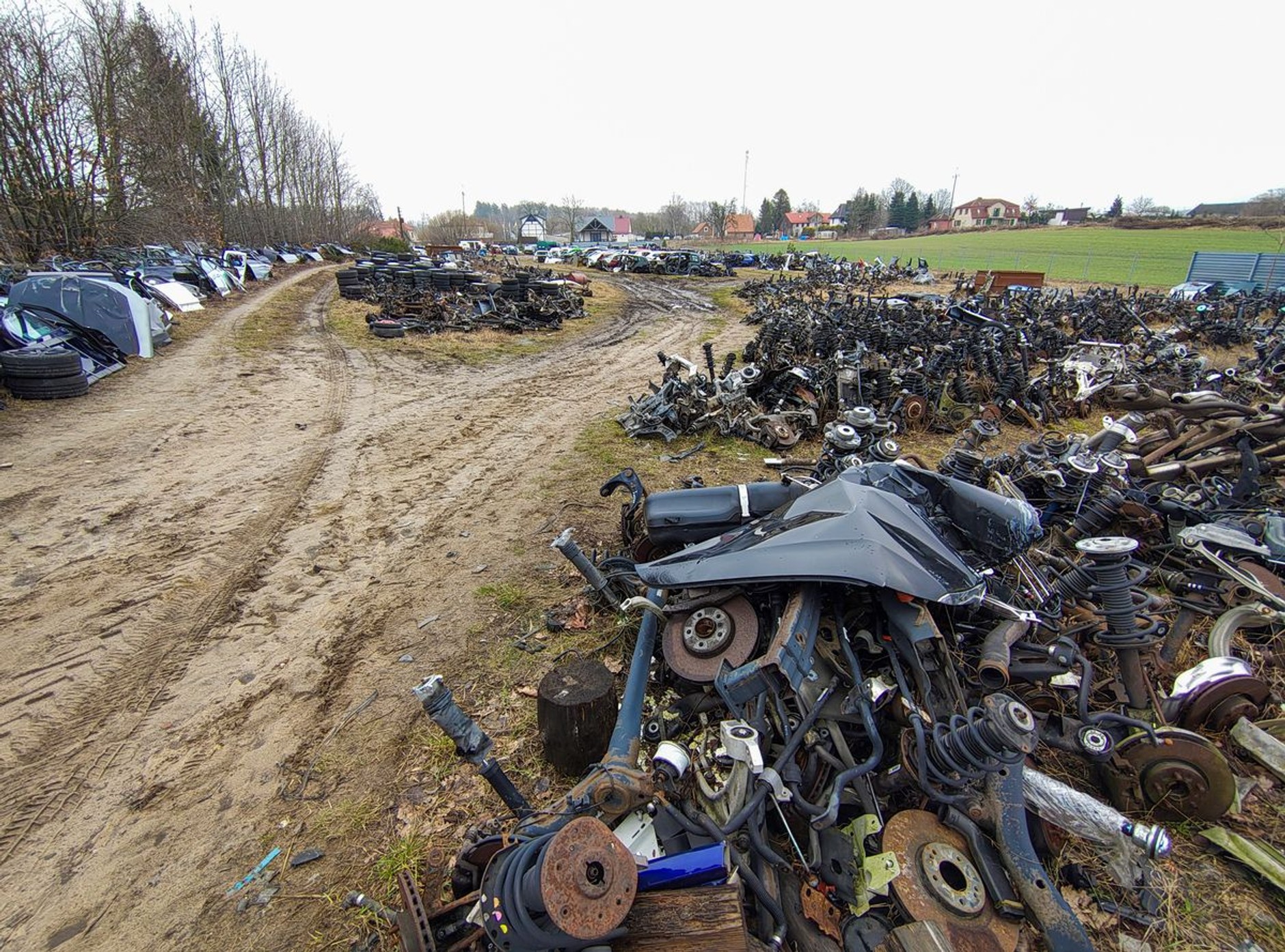 Akcja policji. Odzyskali i zabezpieczyli pojazdy o wartości niemal 3 mln zł