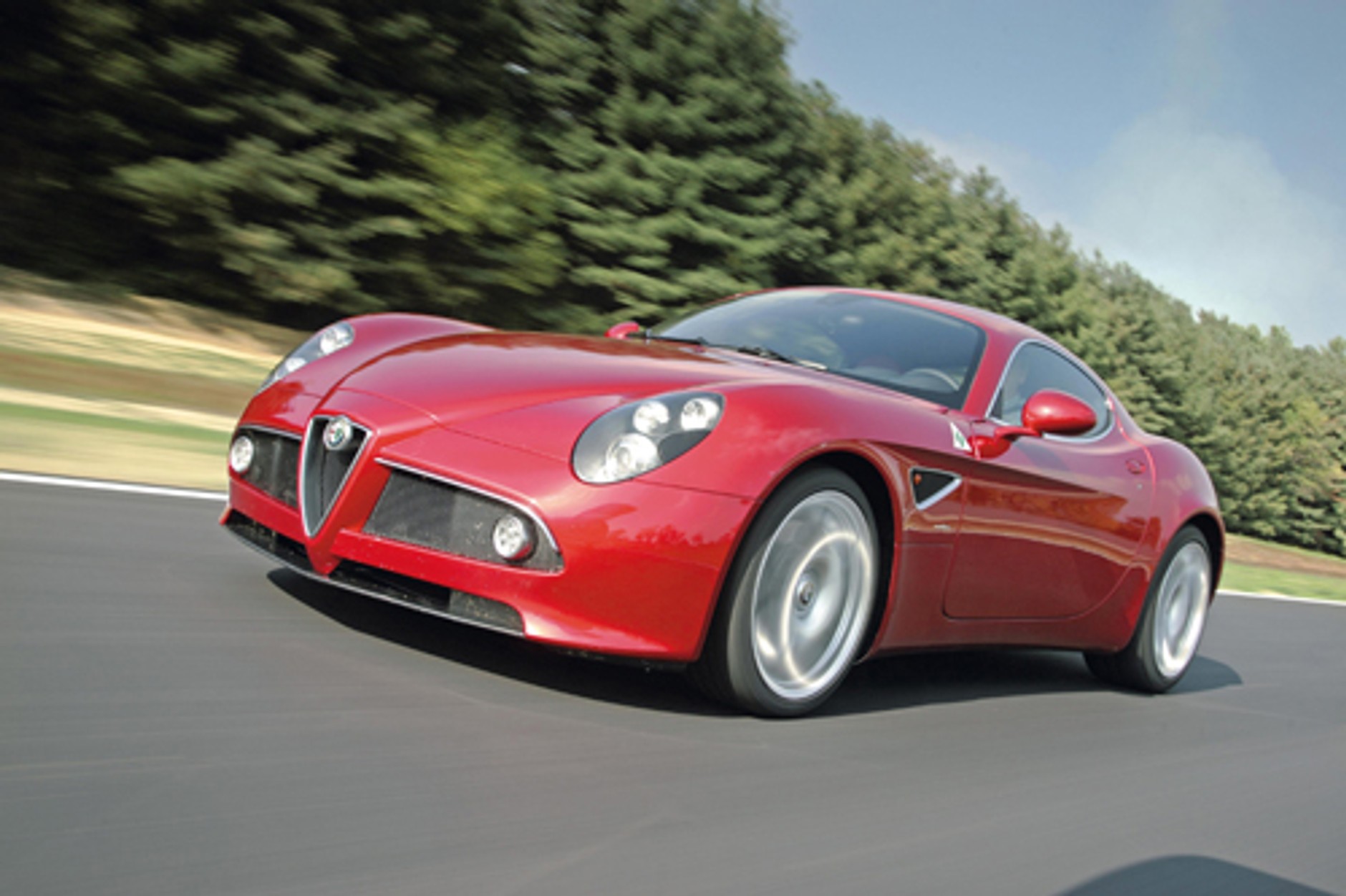 Alfa Romeo 8C Competizione - Drżyj Ferrari, Alfa nadchodzi!