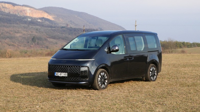 Hyundai Staria 1.6 T-GDi HEV (225 KM) Luxury