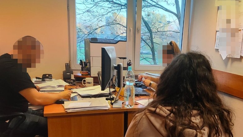 Oszuści przywłaszczali samochody i oszukiwali staruszków