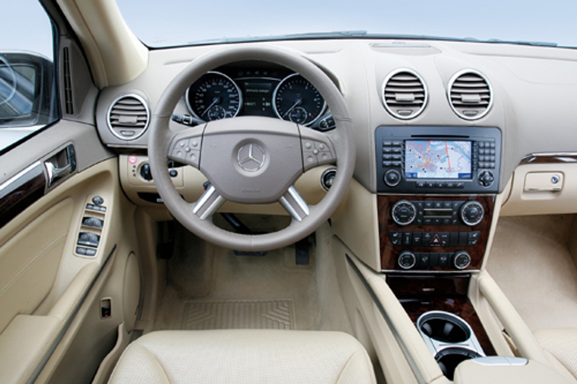 Toyota Land Cruiser V8 4.5 d-4d kontra Audi Q7 4.2 tdi, Mercedes GL 420 CDI i Range Rover TDV8 - Arystokracja w terenie