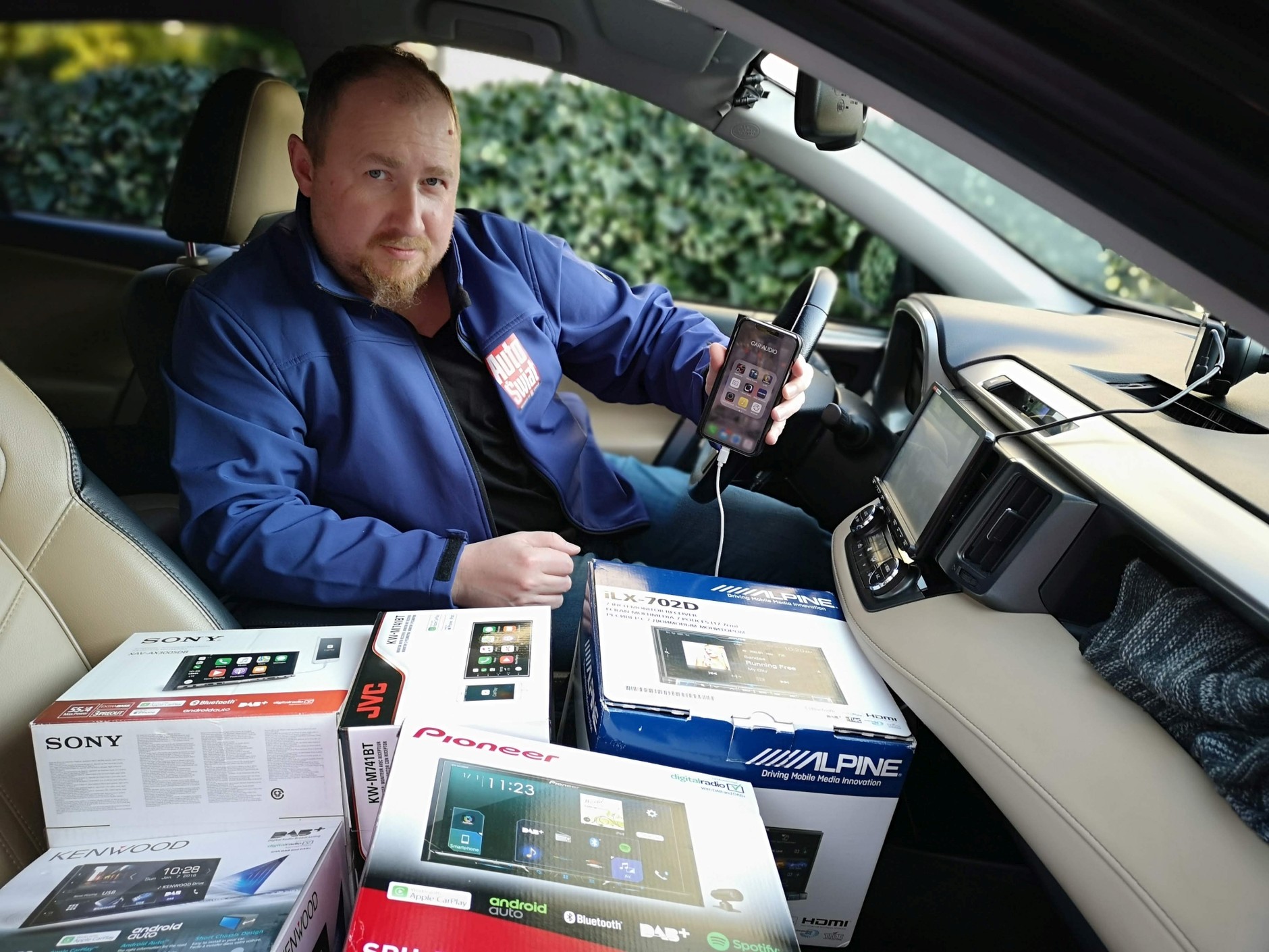 Test Radia z Android Auto i CarPlay