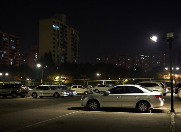 Parkujesz auto w nocy w Niemczech? Uważaj na ten przepis. Wiele osób o tym nie wie