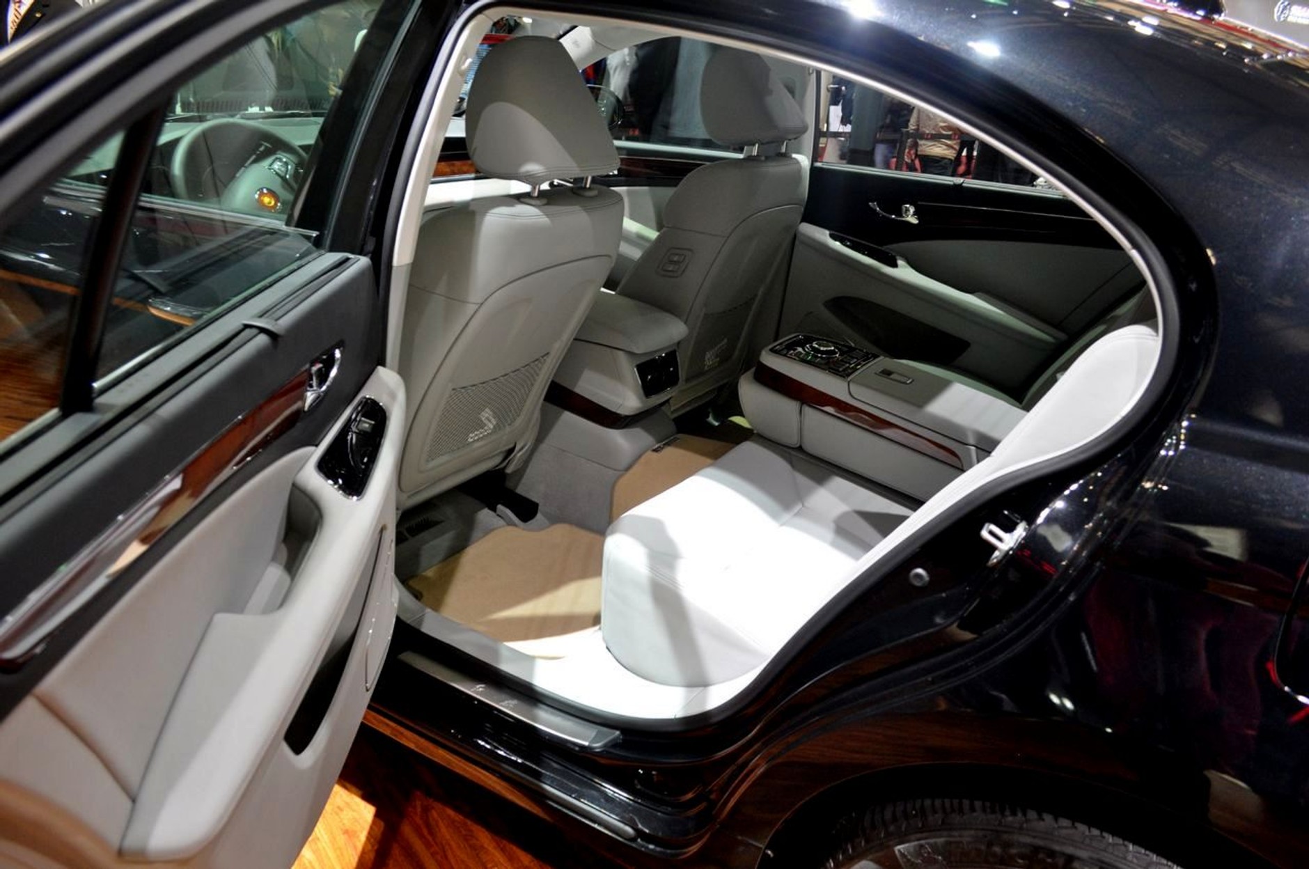 Hong Qi - Red Flag (Szanghaj 2013)