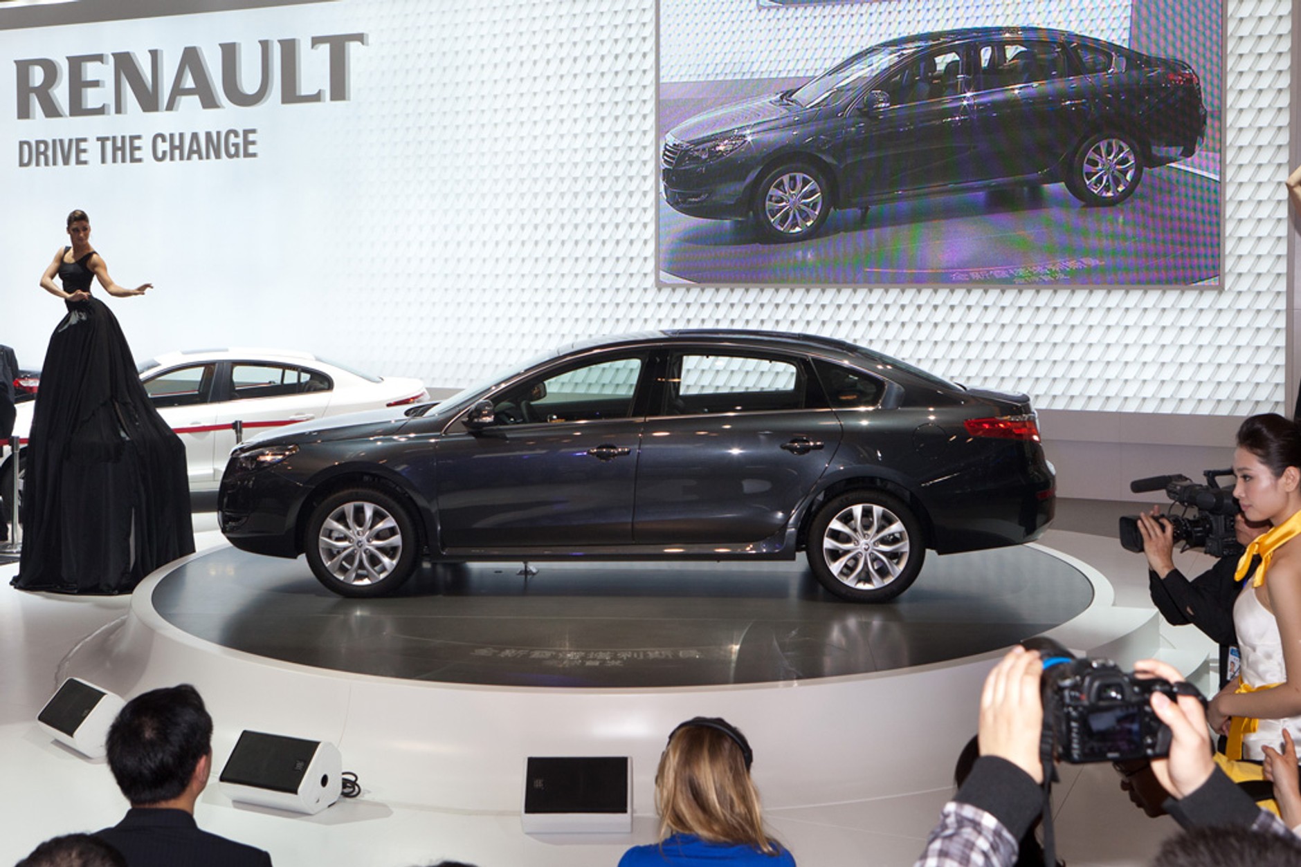 Renault ujawniło limuzynę Talisman