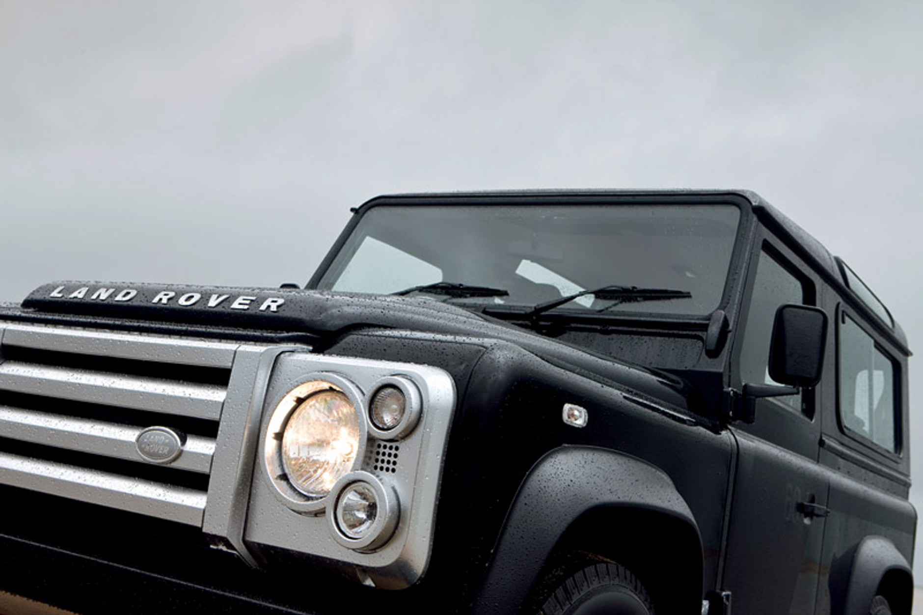 Land Rover Defender SVX: zalotny sześćdziesięciolatek