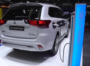 Genewa Motor Show 2018 - Outlander PHEV hybryda inna niż wszystkie
