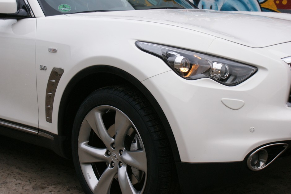 Infiniti QX70 S