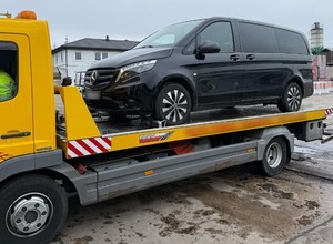 Po nitce do kłębka. Od skradzionego mercedesa do arsenału broni i 92 kg narkotyków