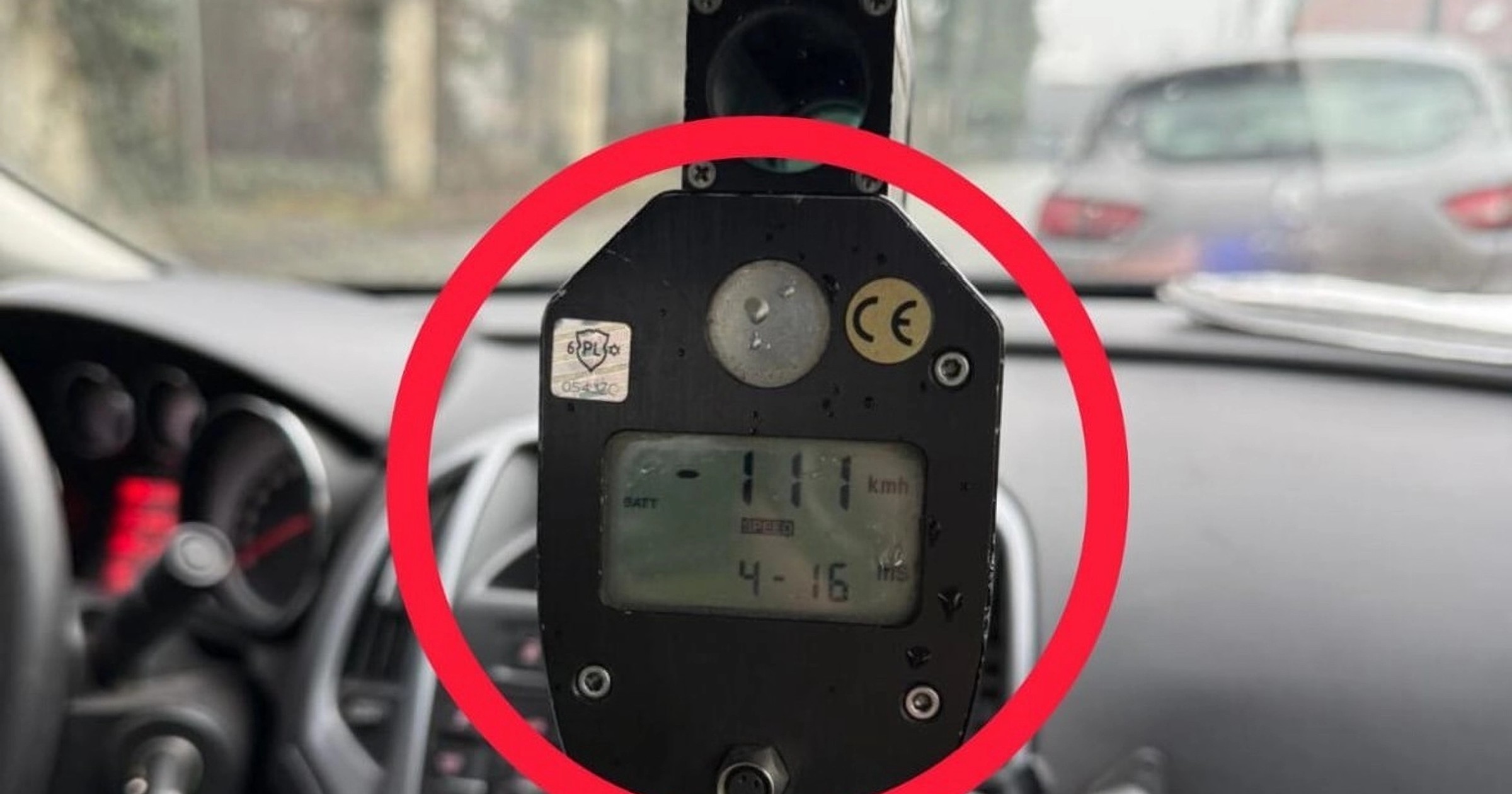 Kierowczyni clio została "popchnięta przez diabła". Straciła prawo jazdy i 2000 zł