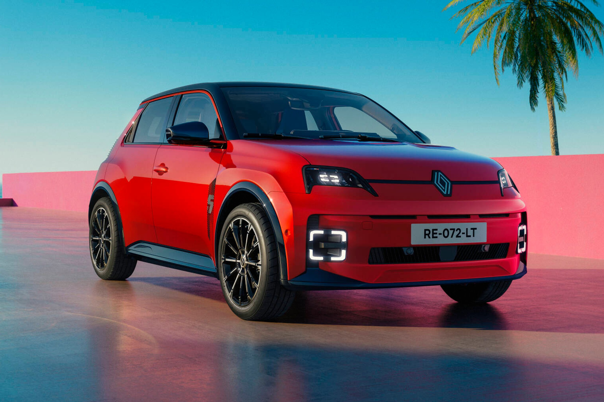 Renault 5 E-Tech teraz z większym zasięgiem. Francuzi sprytnie poprawili swój hit