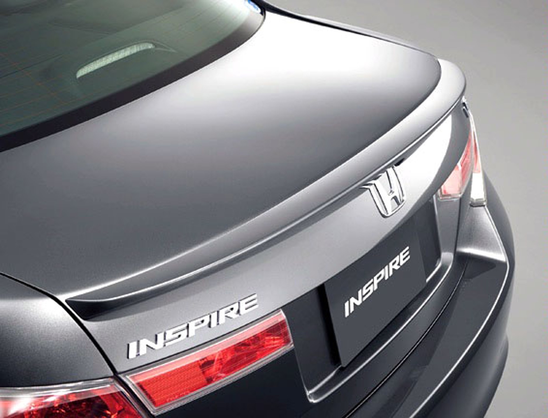 Honda Inspire: nowy sedan debiutuje na rynku japońskim