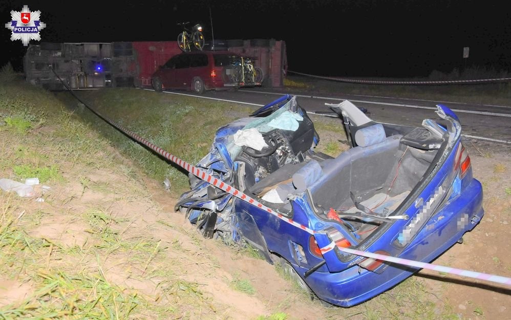 Zniszczony Nissan Almera po wypadku