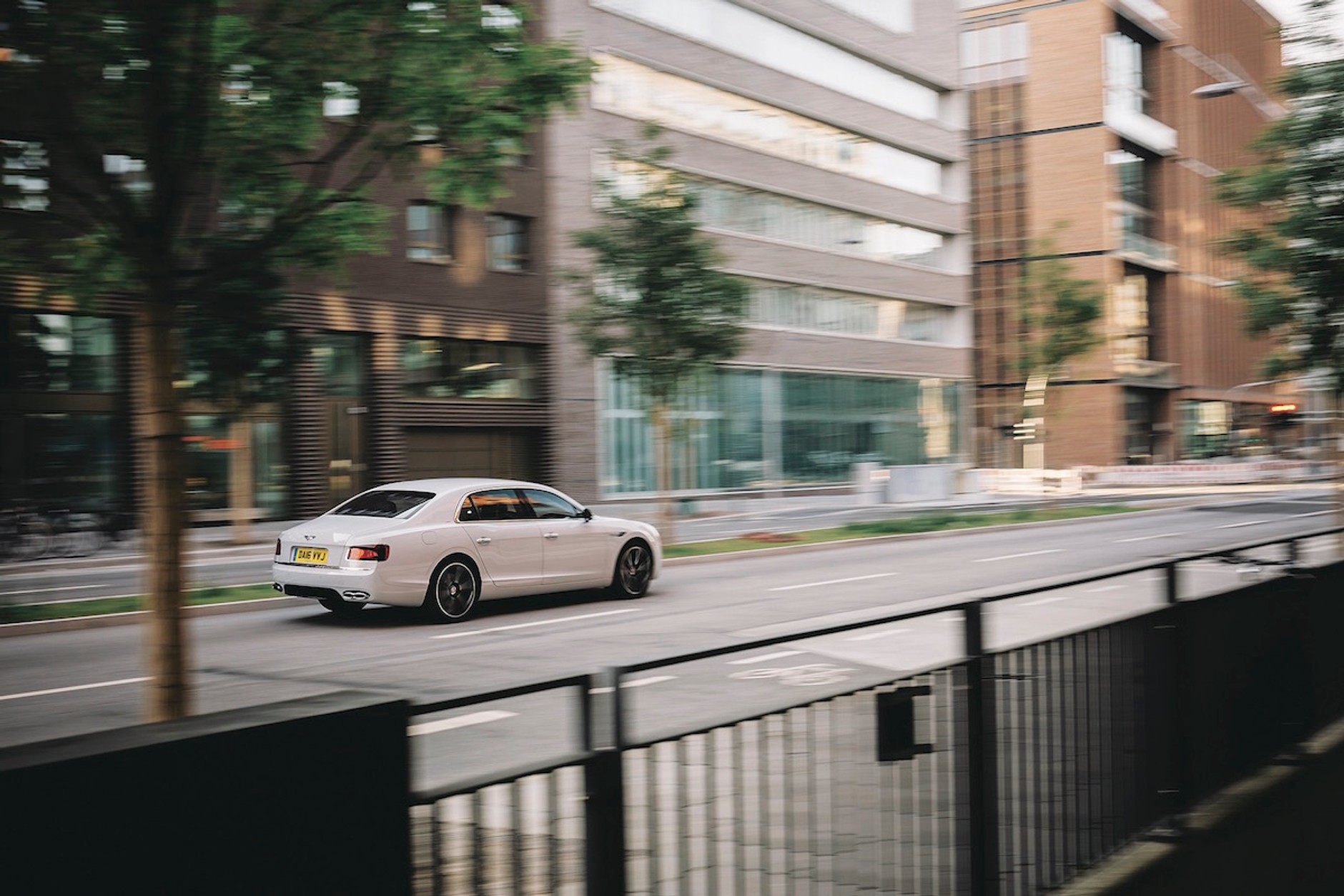 Bentley Flying Spur V8 S - Małe mieszkanko... w Bentleyu