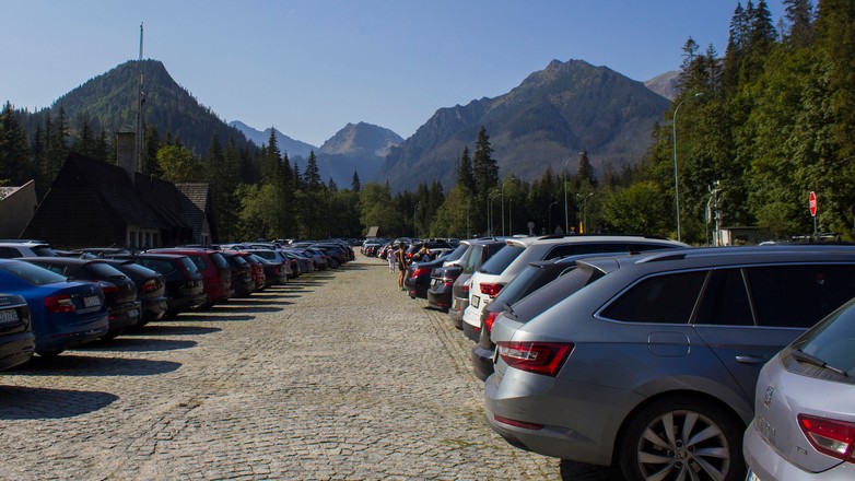 Parking pod Tatrami – zdjęcie ilustracyjne
