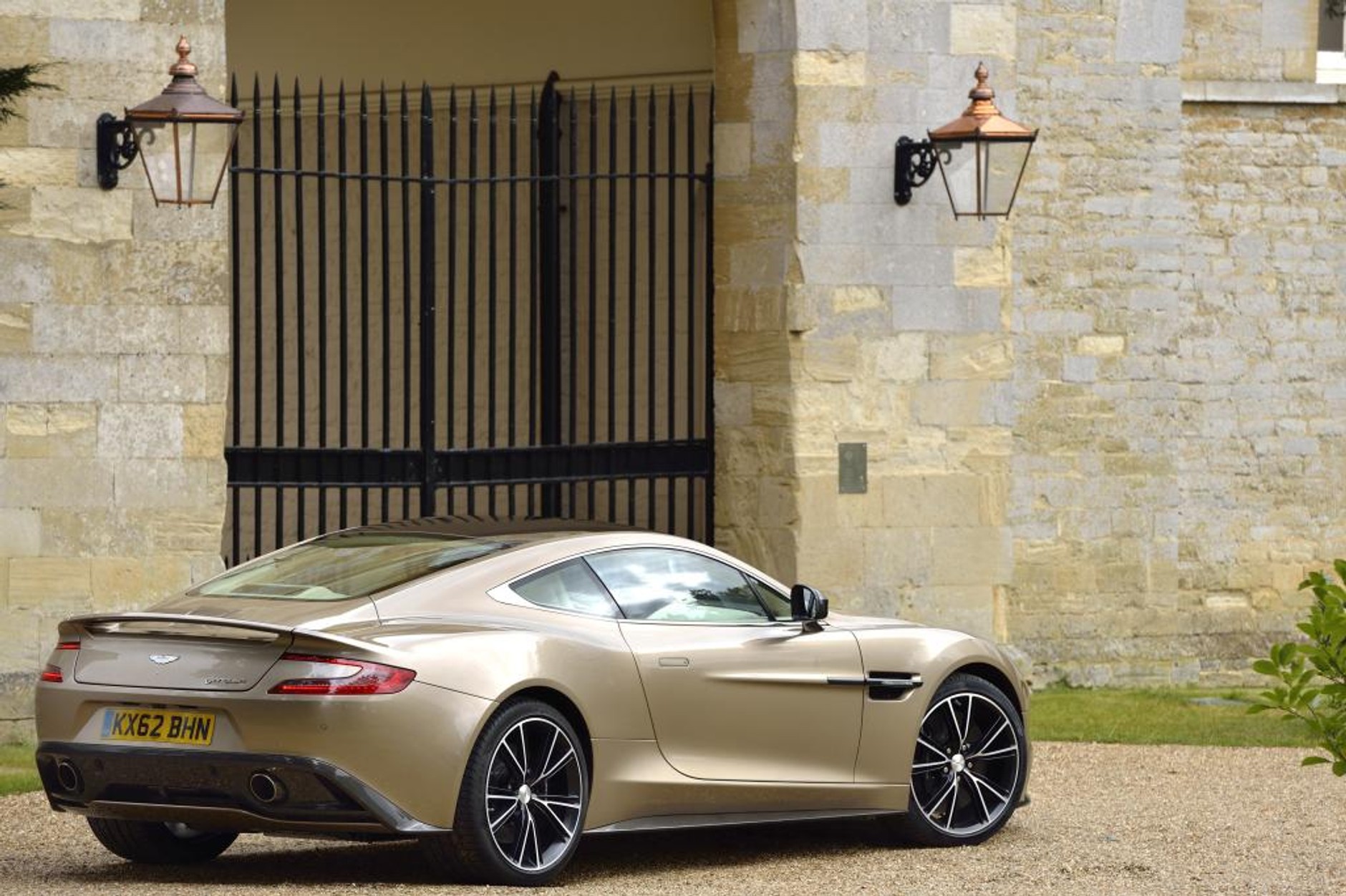 Jak jeździ Aston Martin Vanquish?