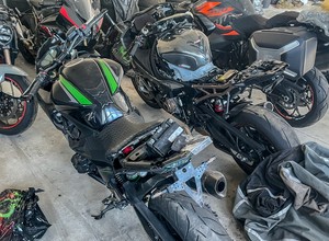 Rozbierali kradzione motocykle na części. Policjanci ich zaskoczyli