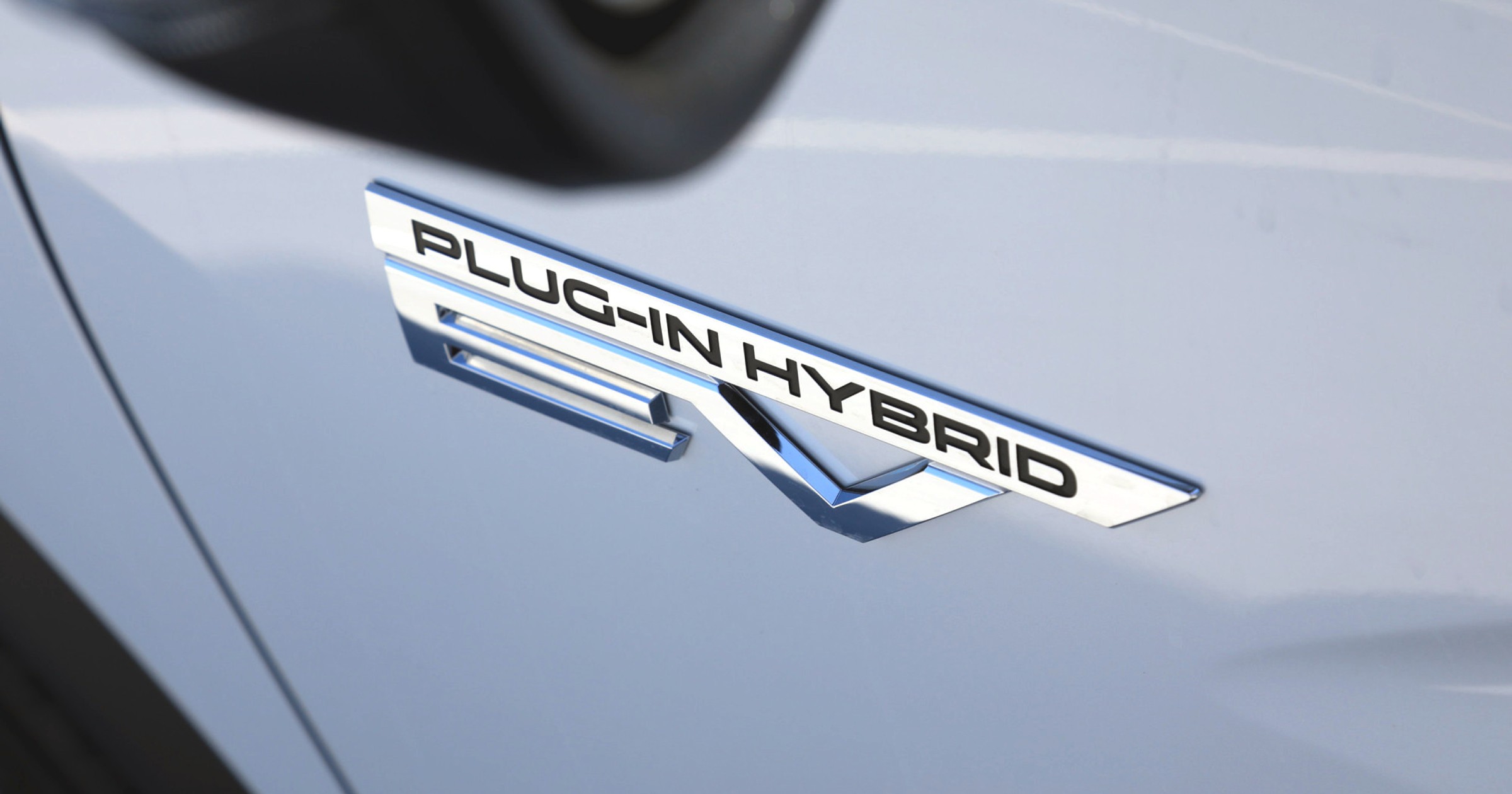 Samochód z napędem hybrydowym typu plug-in