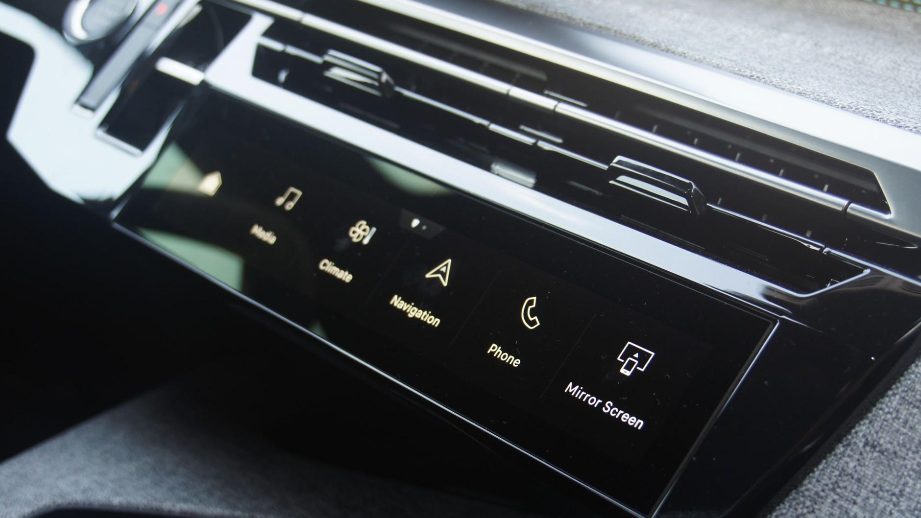 Peugeot E-5008 w pierwszym teście