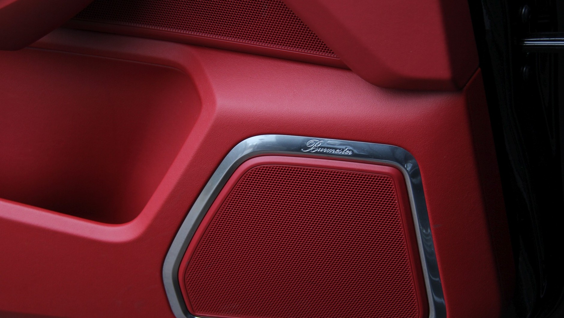 Porsche Burmester. Woofer w drzwiach
