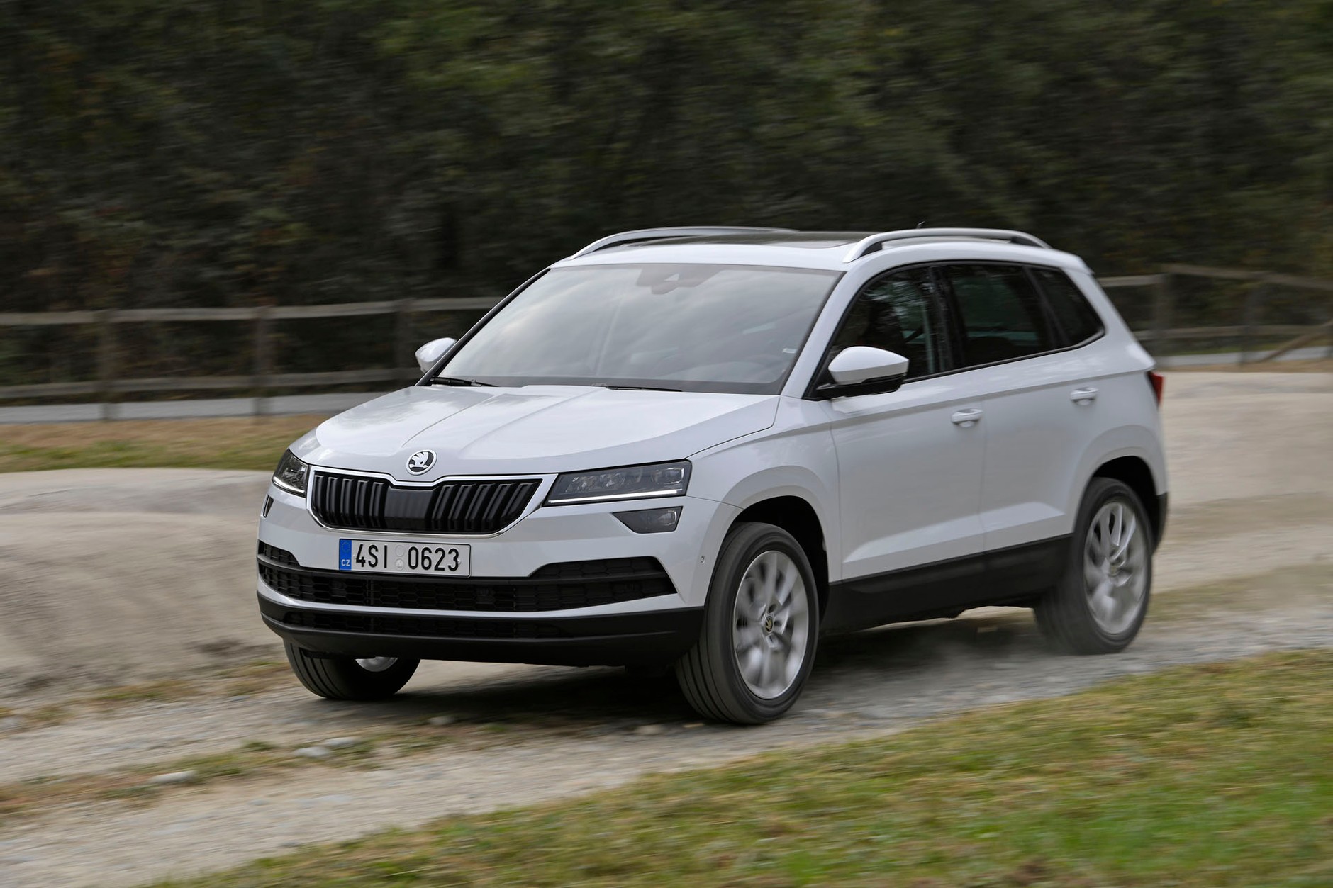 Skoda Karoq kontra Opel Mokka X - który kompaktowy SUV będzie lepszym wyborem?