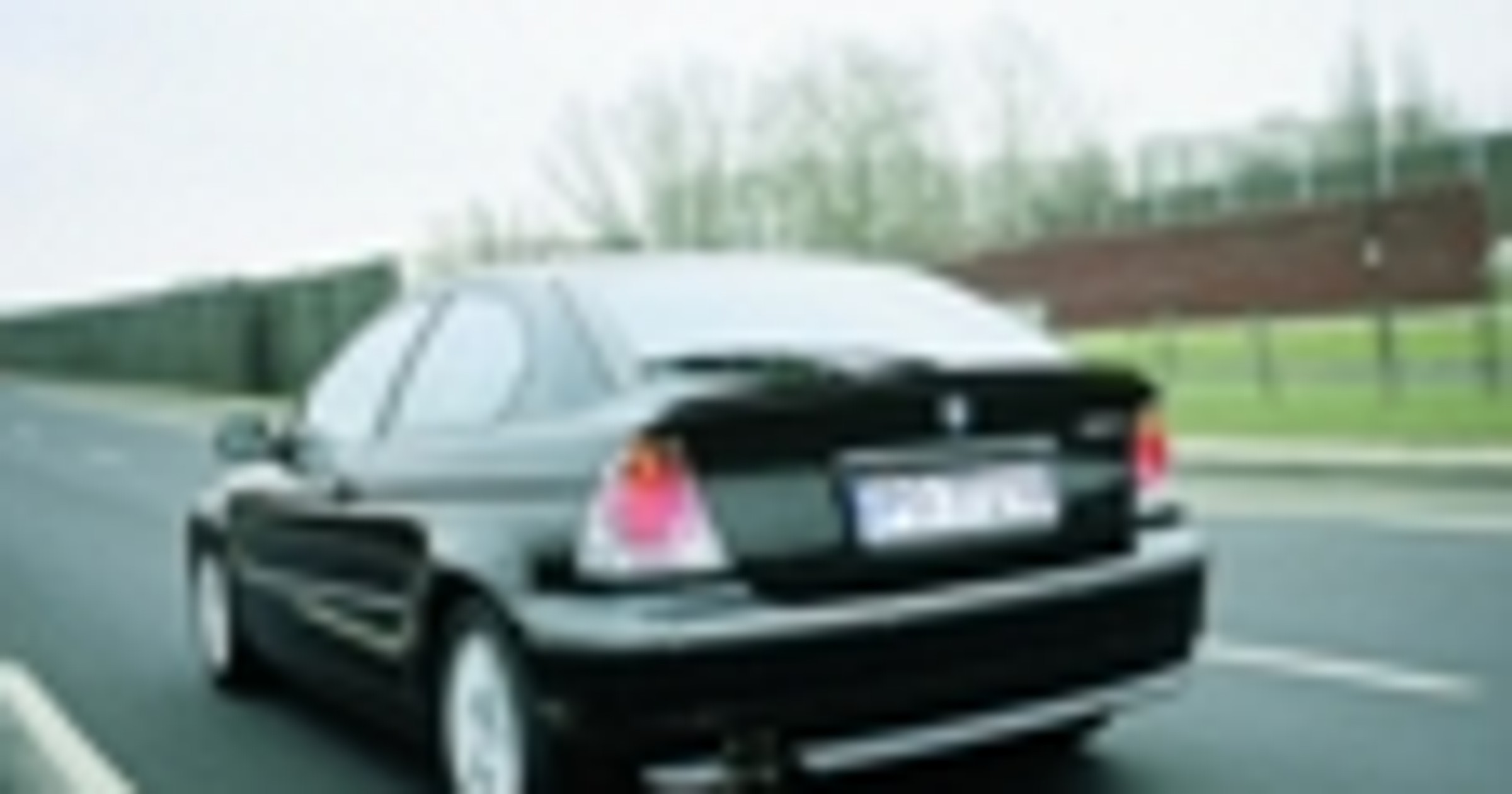 BMW 325ti Compact - Sposób na klientów