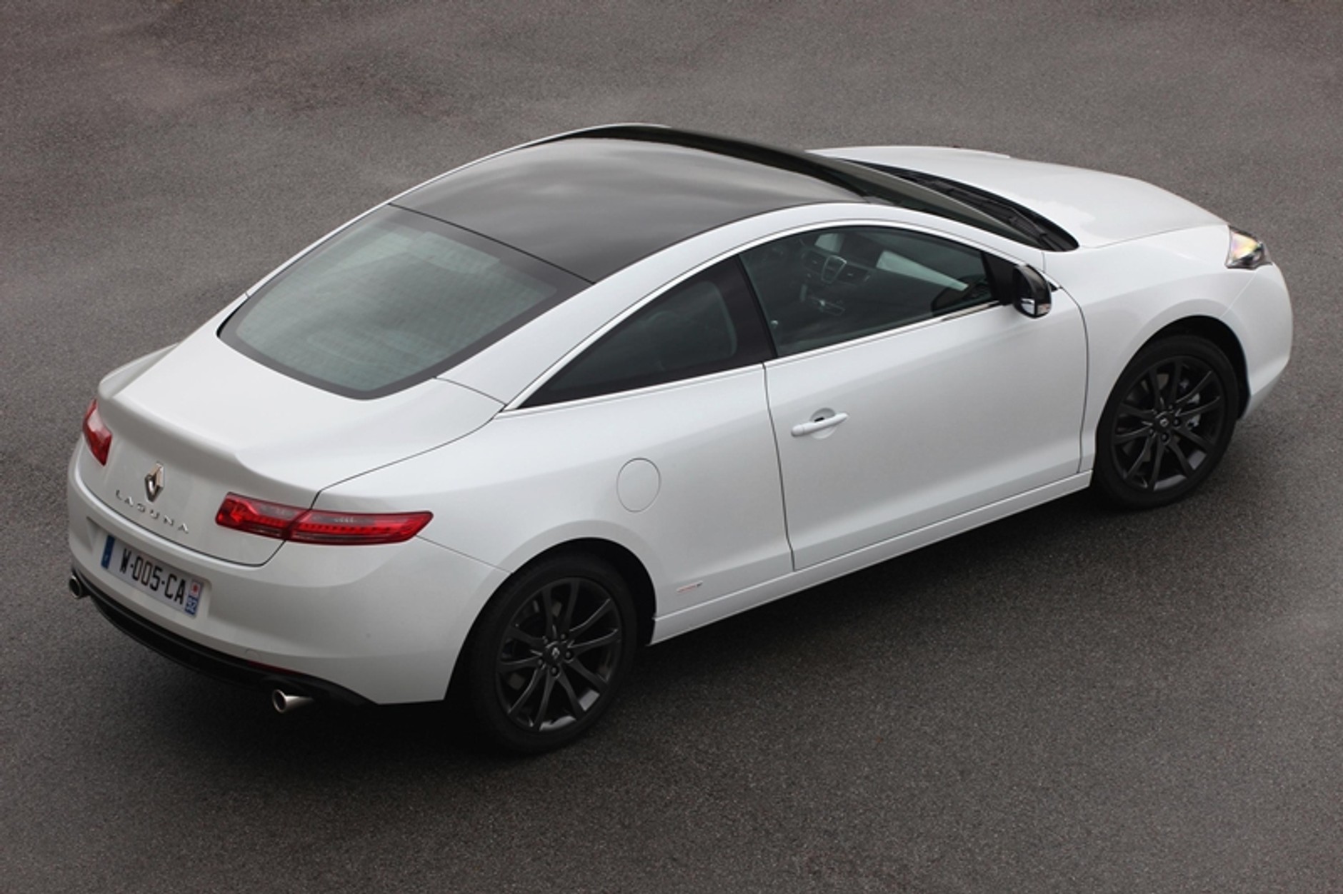 Renault Laguna Coupé Monaco GP – czarno-białe bóstwo