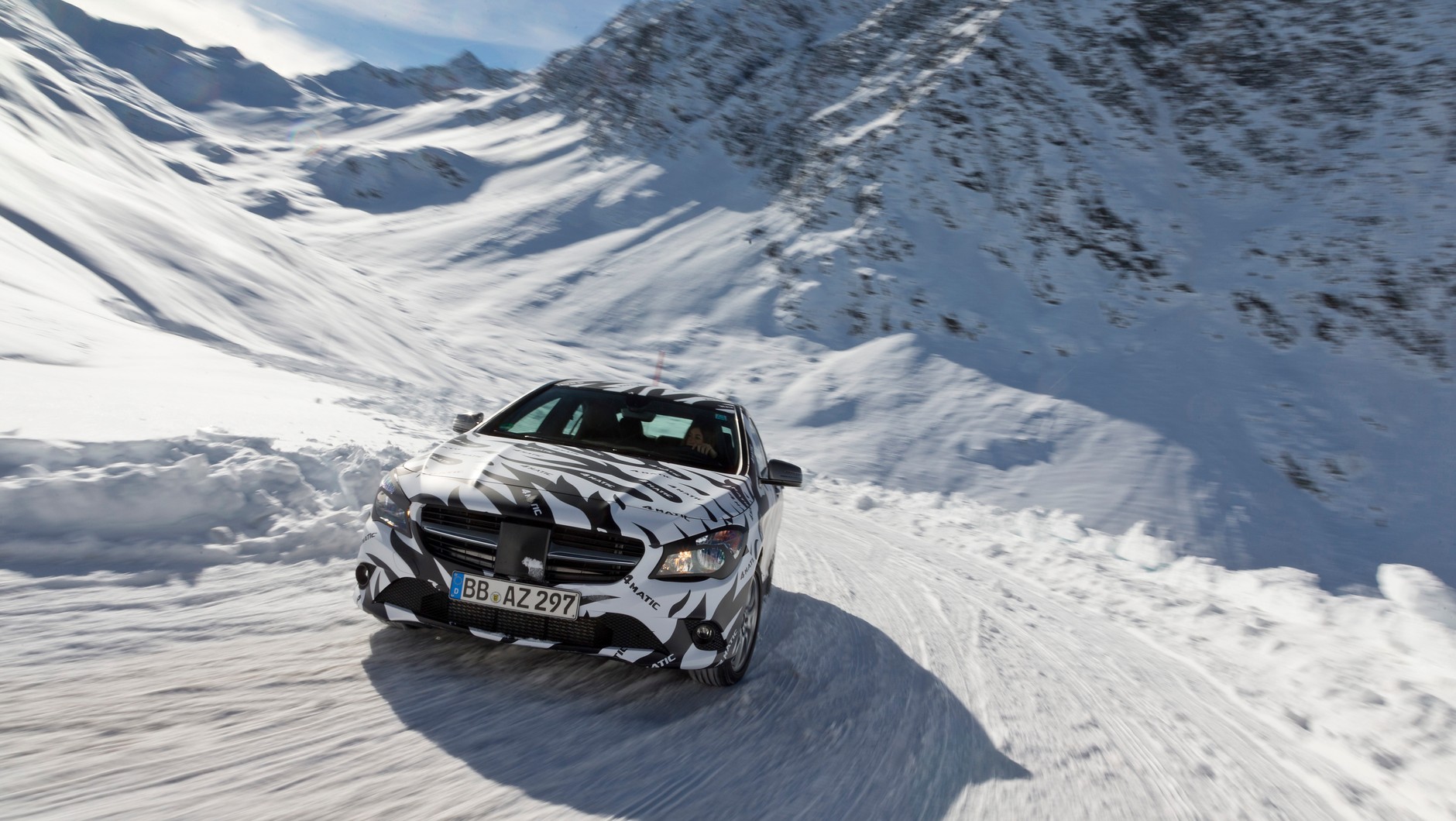 Mercedes CLA: nowy napęd 4MATIC