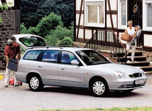 Daewoo Nubira – żwawa, pakowna i tania | z archiwum Auto Świata
