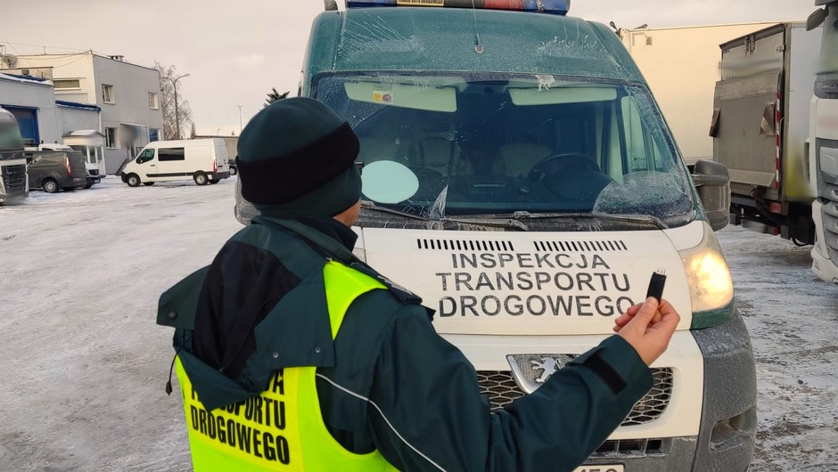 Mały pendrive służył do łamania prawa