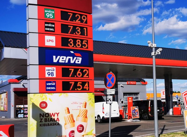 Benzyna znów droższa od diesla. Eksperci wyjaśniają, dlaczego tak się dzieje
