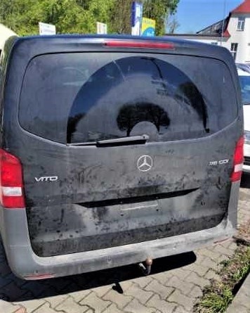 Mercedes Vito pozostwaiony na słubickim parkingu