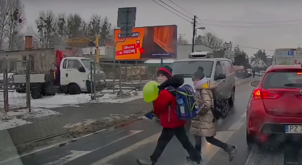 Dzieci „oszukały przeznaczenie” na przejściu