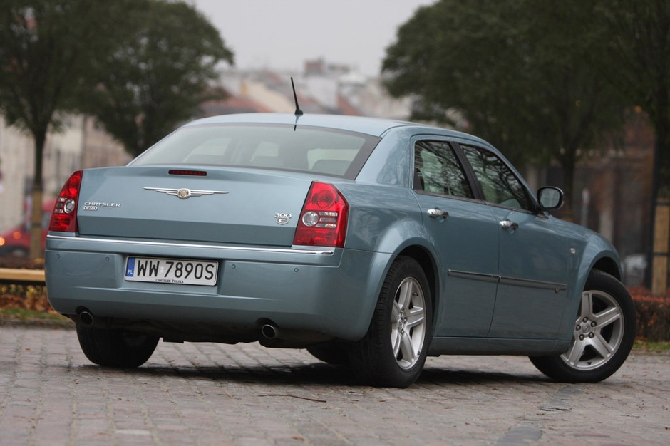 Używany Chrysler 300C: czy warto kupić amerykańską limuzynę?