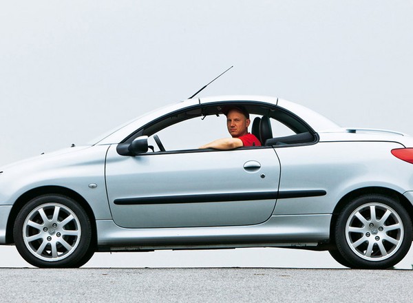 Peugeot 206 CC: dobrze się składa mimo upływu lat?
