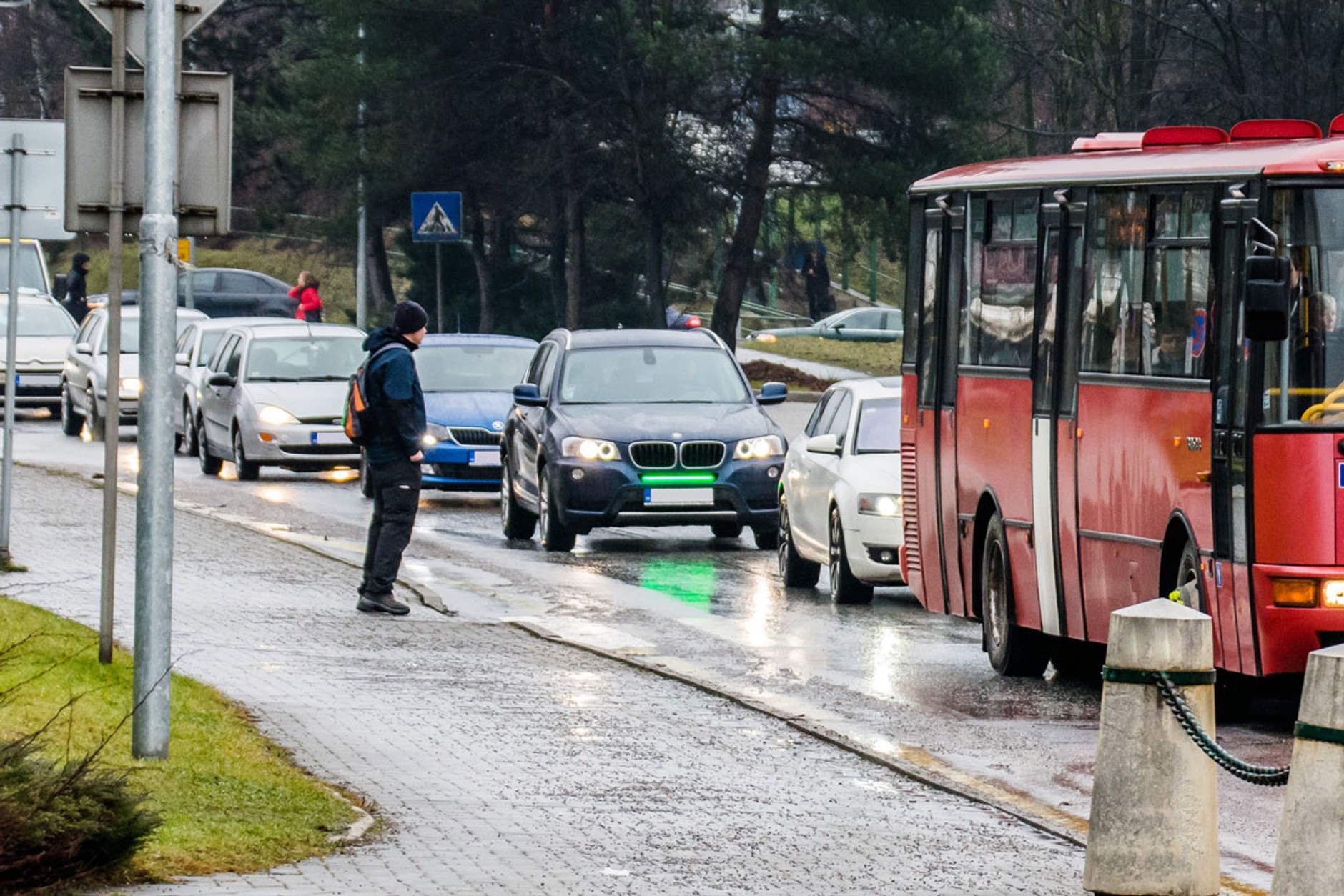 Dodatkowe zielone światło stopu montowane z przodu auta