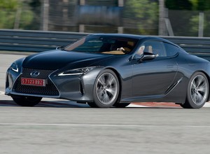 Lexus LC 500h - Bliżej kierowcy