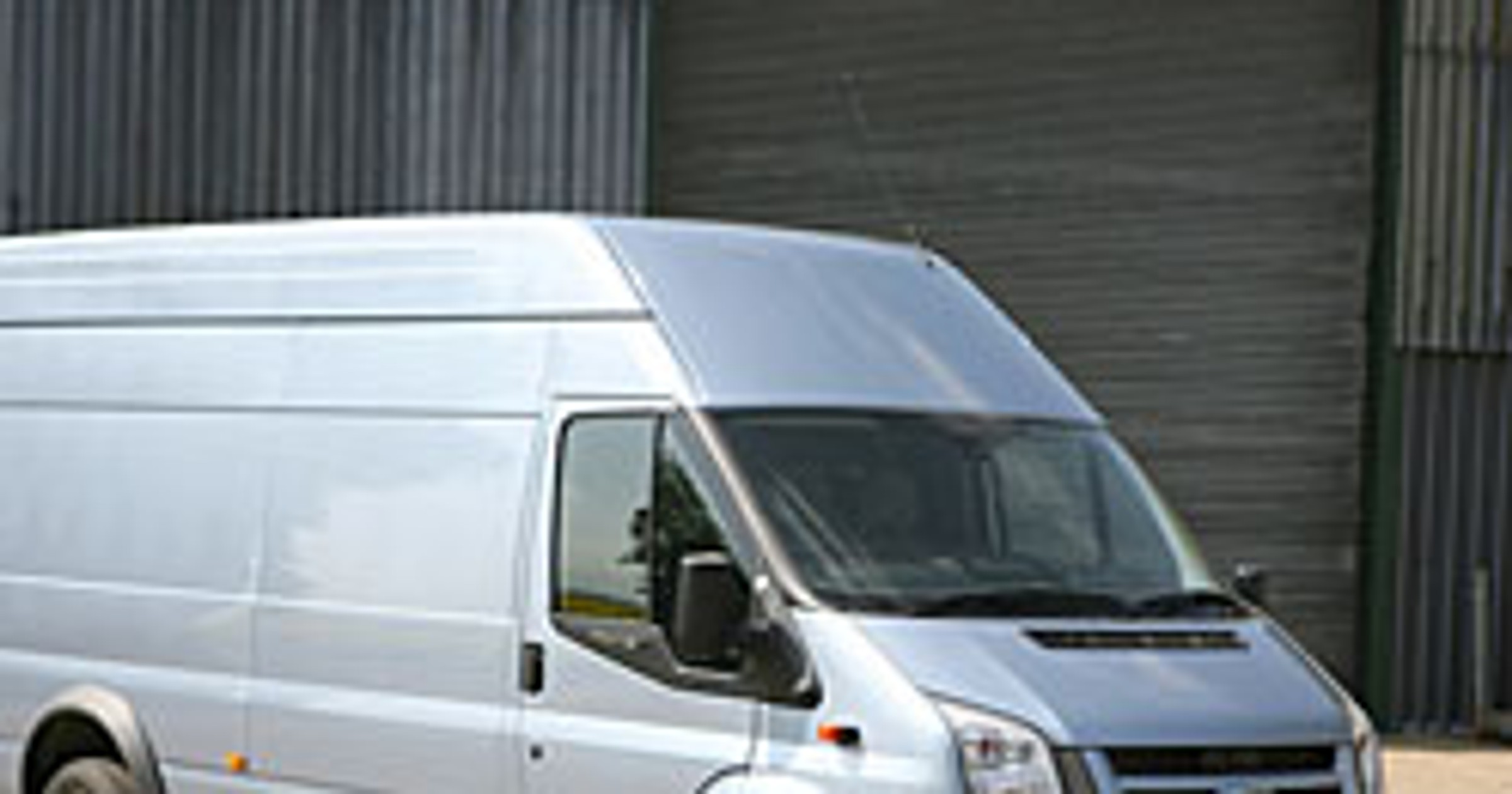 Ford Transit: mocniejszy (3,2 TDCi 147 kW/200 KM) i ładowniejszy (4,6 t)